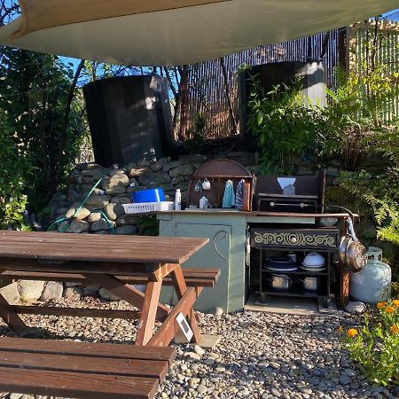 ホテル Omarama Oasis - Permaculture Glamping Pohara エクステリア 写真
