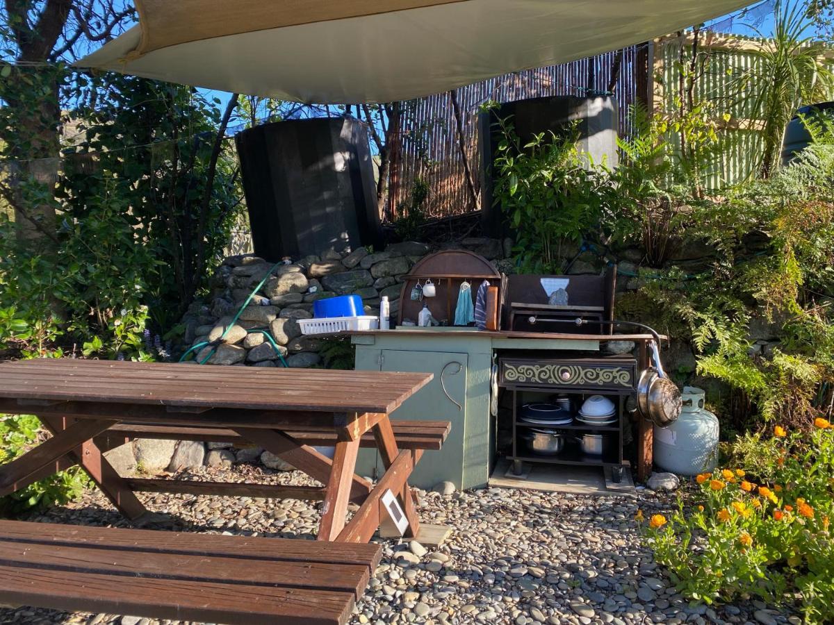 ホテル Omarama Oasis - Permaculture Glamping Pohara エクステリア 写真