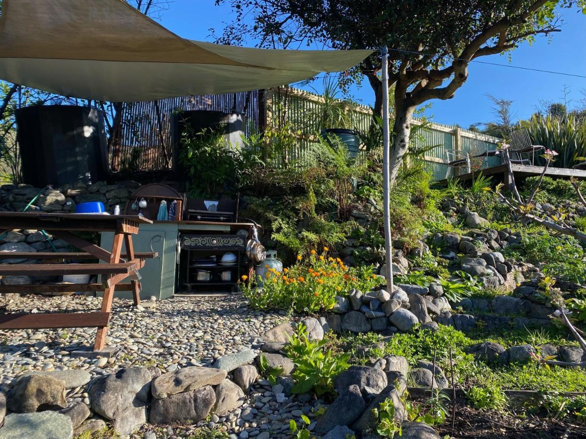 ホテル Omarama Oasis - Permaculture Glamping Pohara エクステリア 写真