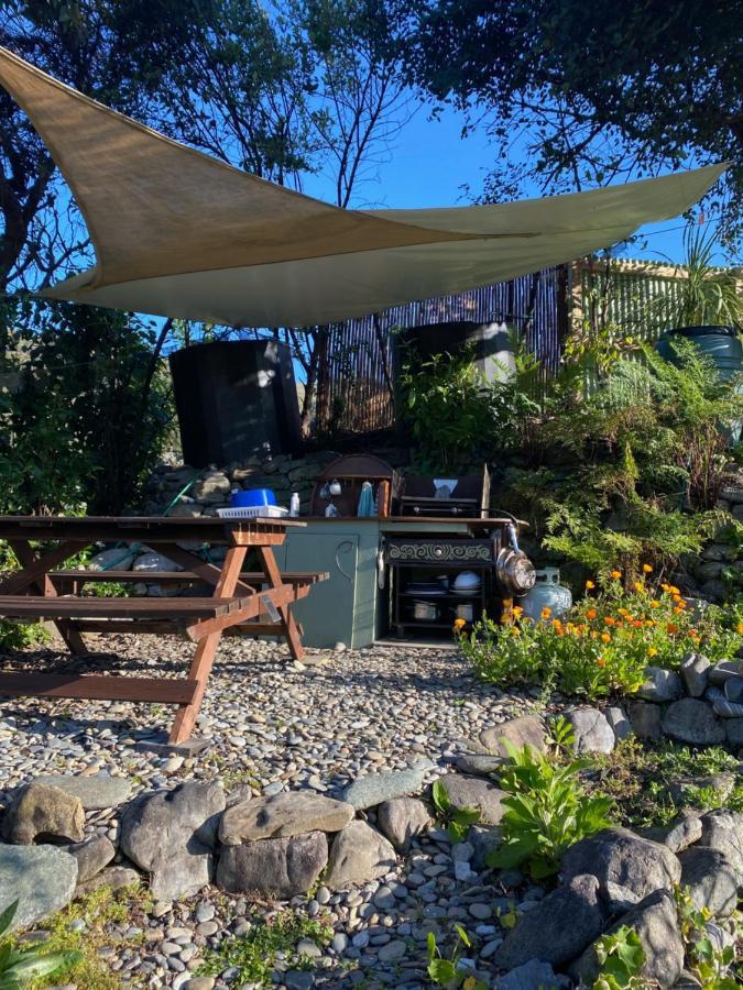 ホテル Omarama Oasis - Permaculture Glamping Pohara エクステリア 写真
