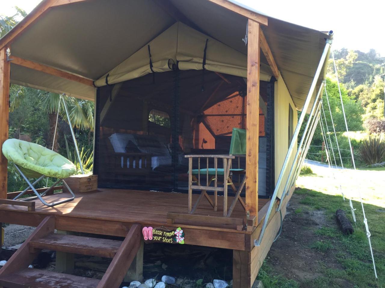 ホテル Omarama Oasis - Permaculture Glamping Pohara エクステリア 写真