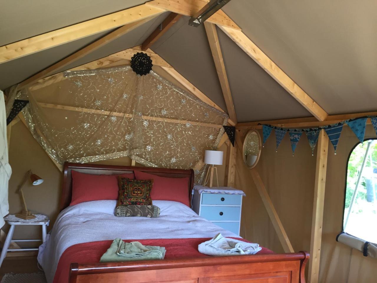 ホテル Omarama Oasis - Permaculture Glamping Pohara エクステリア 写真