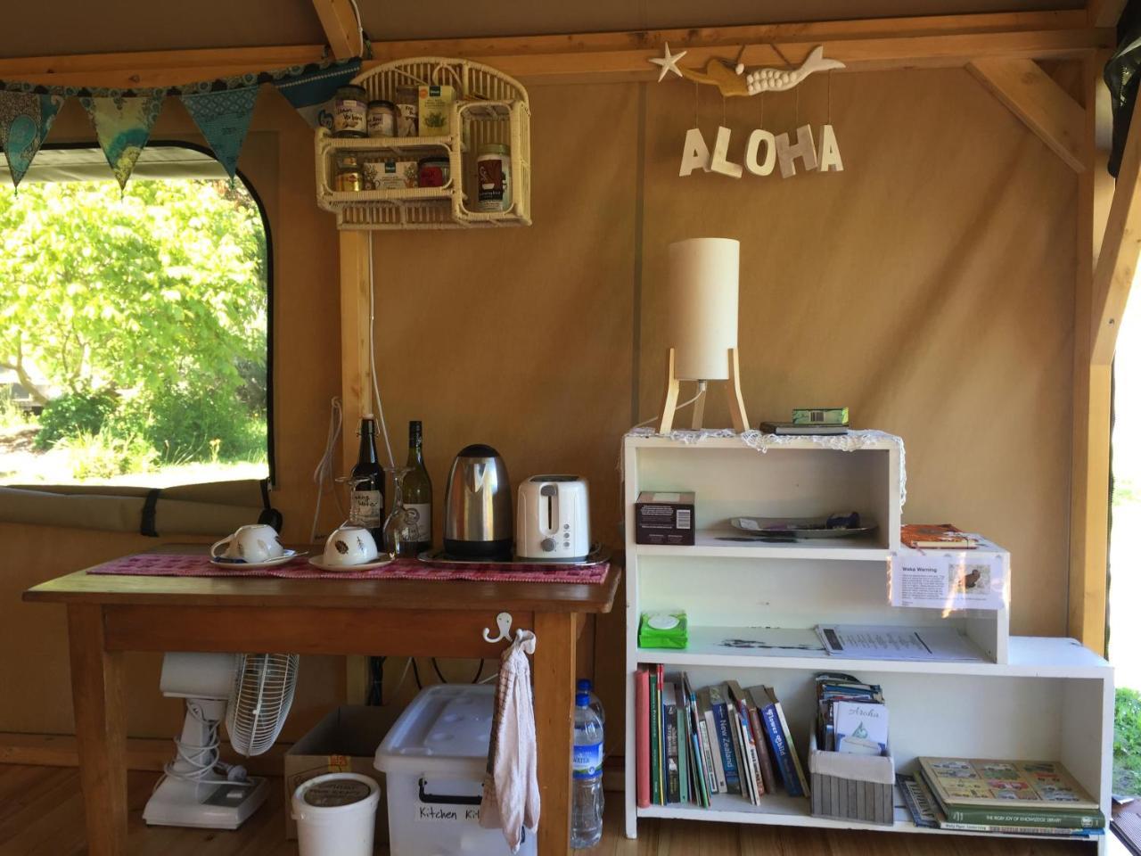 ホテル Omarama Oasis - Permaculture Glamping Pohara エクステリア 写真
