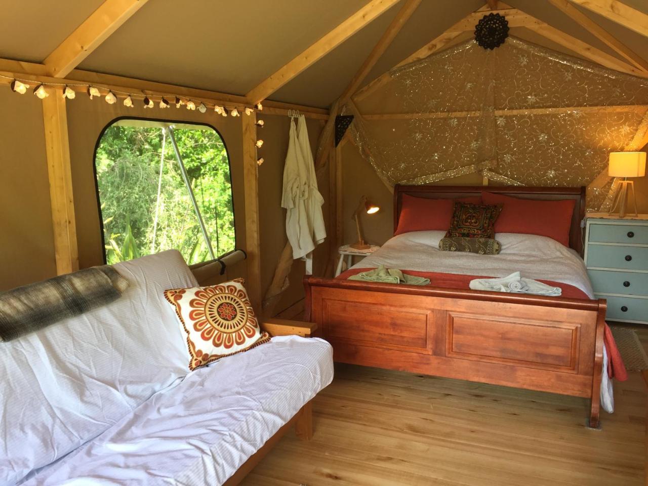 ホテル Omarama Oasis - Permaculture Glamping Pohara エクステリア 写真