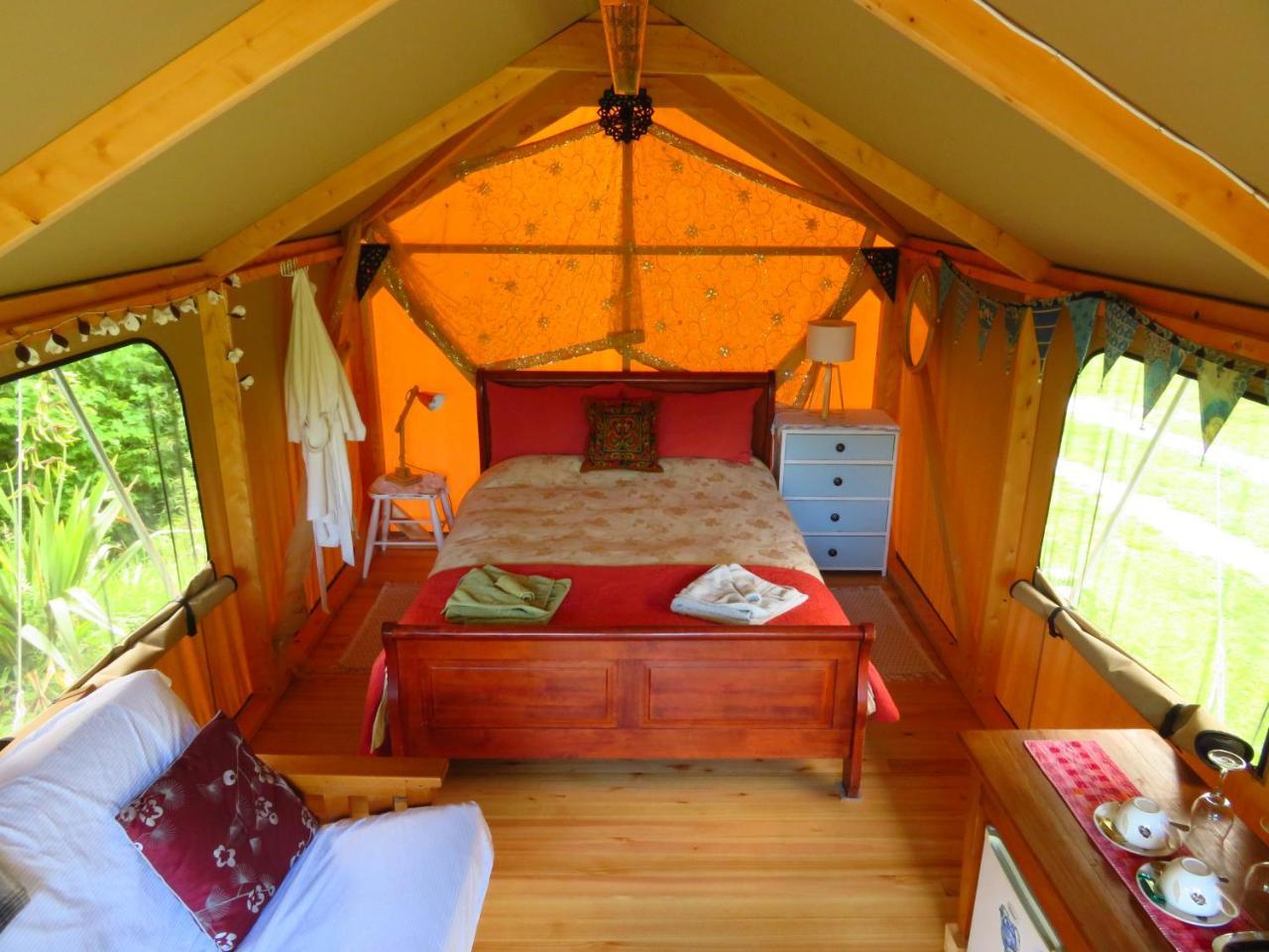 ホテル Omarama Oasis - Permaculture Glamping Pohara エクステリア 写真