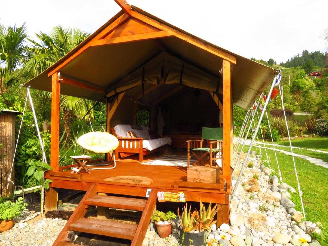 ホテル Omarama Oasis - Permaculture Glamping Pohara エクステリア 写真