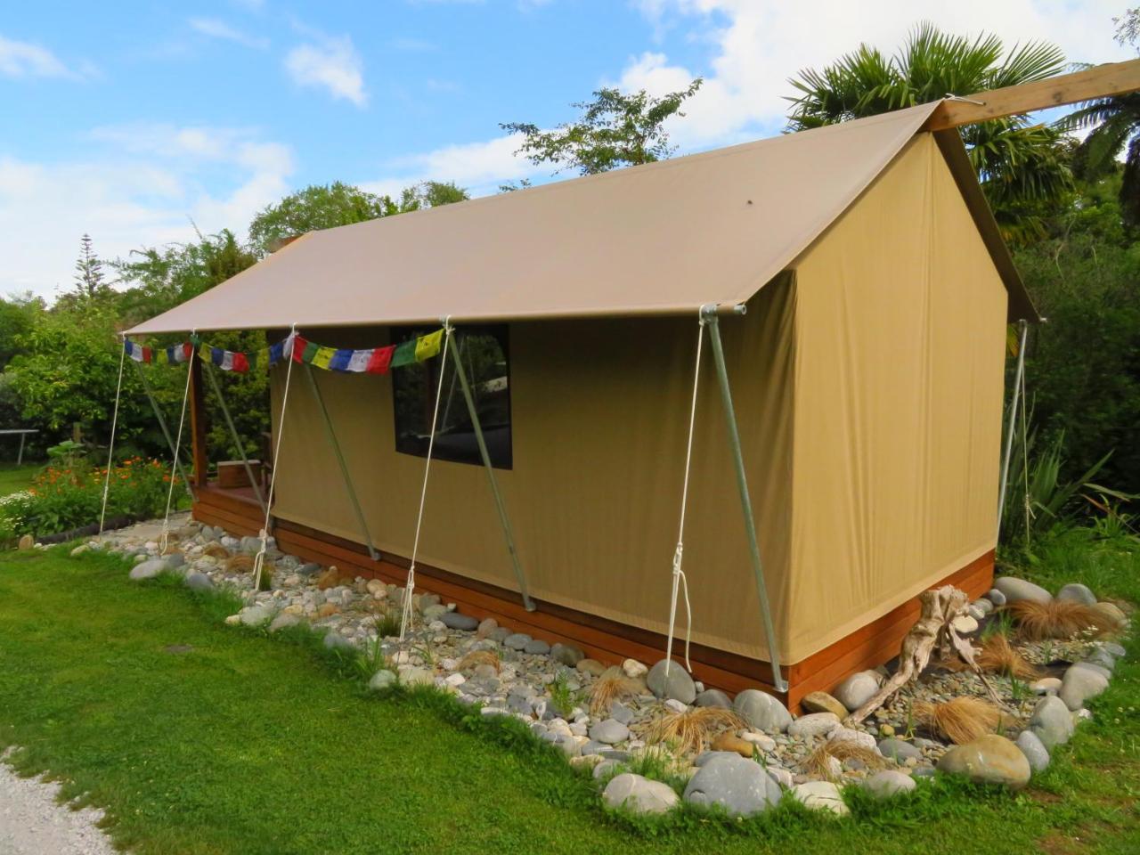 ホテル Omarama Oasis - Permaculture Glamping Pohara エクステリア 写真