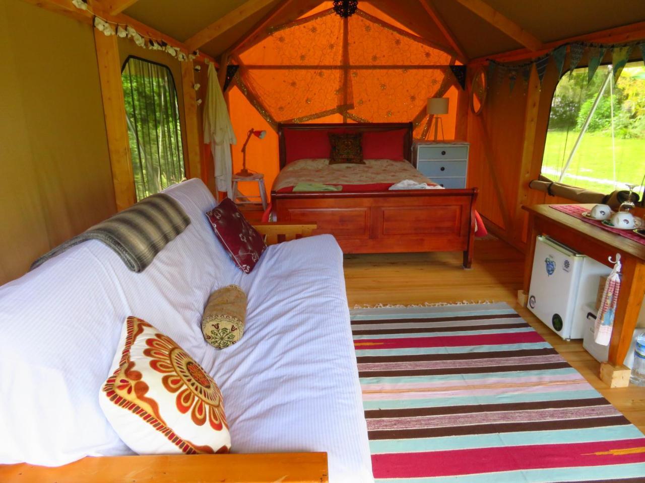 ホテル Omarama Oasis - Permaculture Glamping Pohara エクステリア 写真