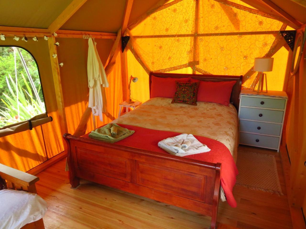 ホテル Omarama Oasis - Permaculture Glamping Pohara エクステリア 写真