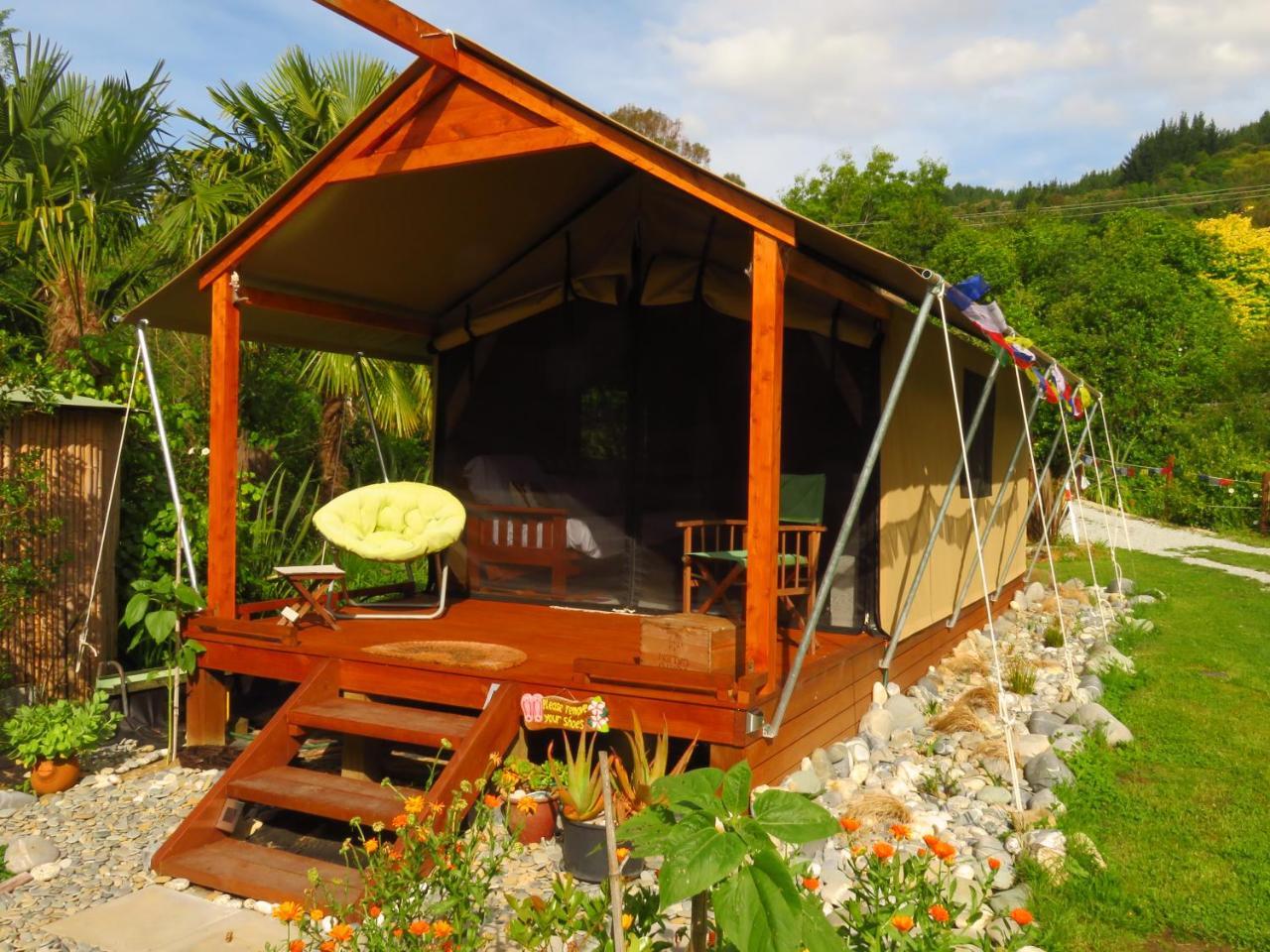 ホテル Omarama Oasis - Permaculture Glamping Pohara エクステリア 写真