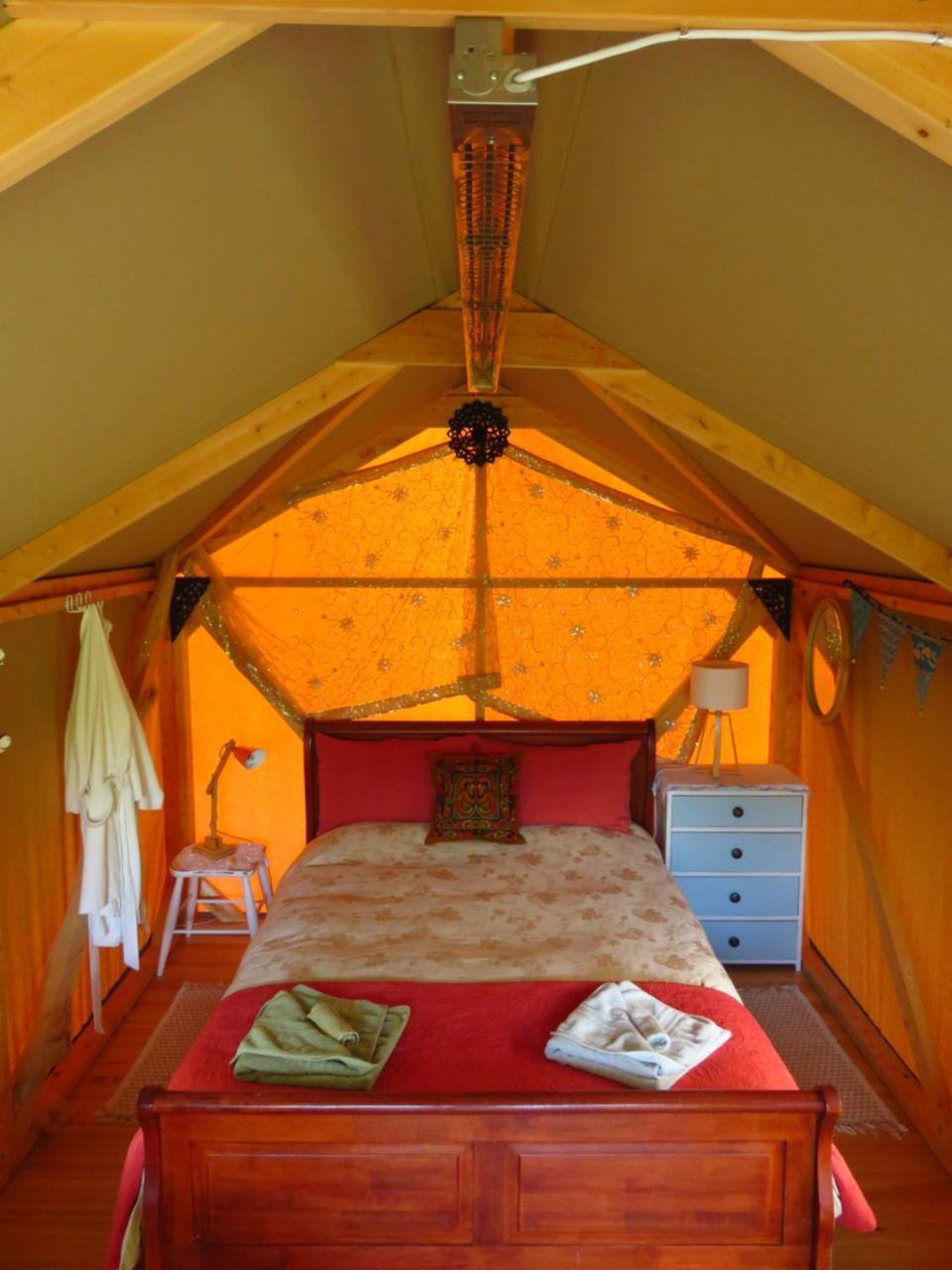 ホテル Omarama Oasis - Permaculture Glamping Pohara エクステリア 写真