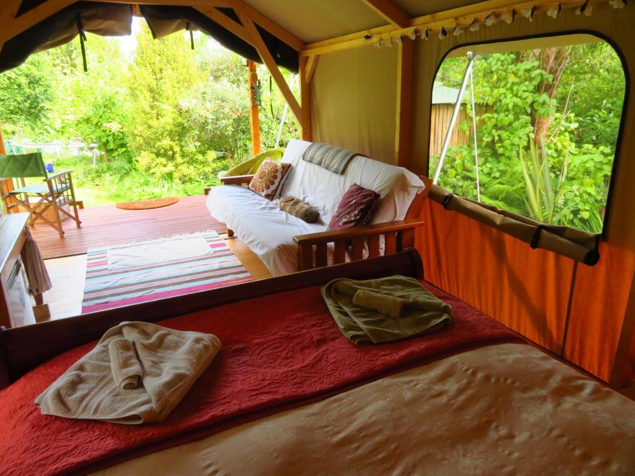 ホテル Omarama Oasis - Permaculture Glamping Pohara エクステリア 写真