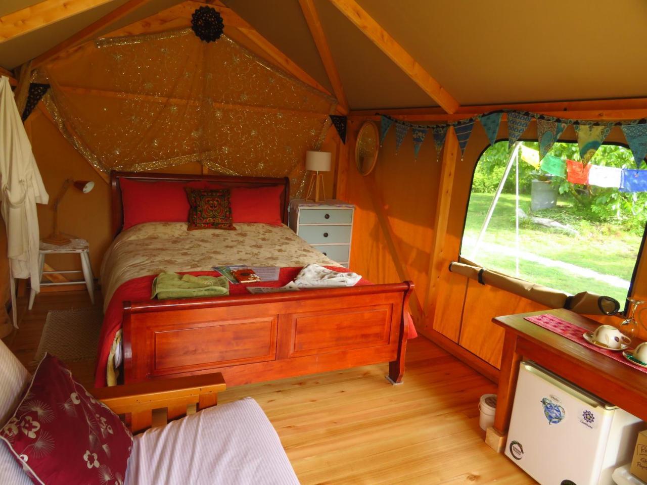 ホテル Omarama Oasis - Permaculture Glamping Pohara エクステリア 写真