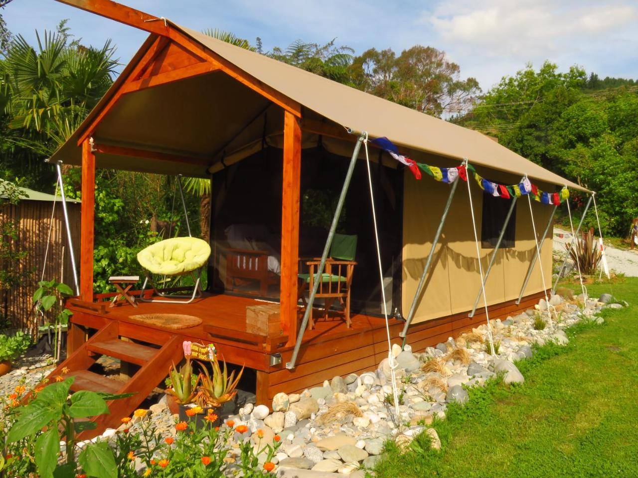 ホテル Omarama Oasis - Permaculture Glamping Pohara エクステリア 写真