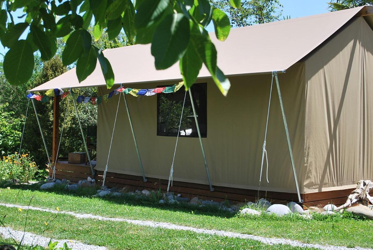 ホテル Omarama Oasis - Permaculture Glamping Pohara エクステリア 写真